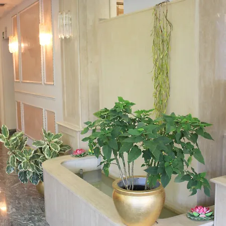 Romulus Hotel