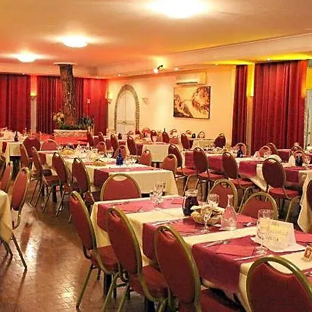Romulus Hotel