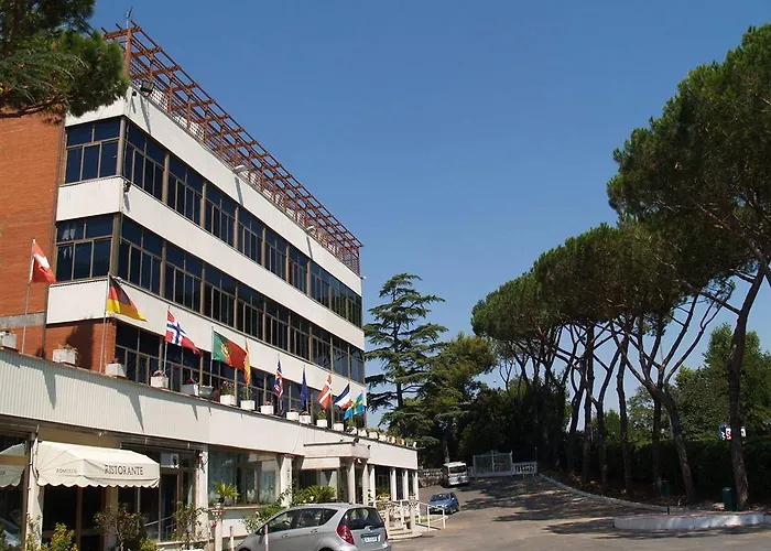 ロムルス ホテル 3*